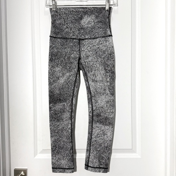 Lululemon Wunder Under Crop (Hi-Rise) Luon Spray Jacquard White Black Leggings 4 - Picture 5 of 13
